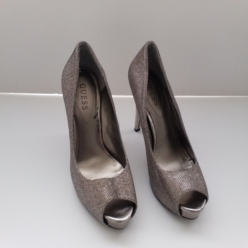 Guess Dark Silver Pewter Metallic Peep Toe Platform Heels Size 8 1/2